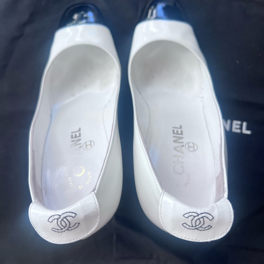 Vintage Chanel pumps Elegant White and Black Women's Heels EUC Womens 8 - Picture 10 of 11